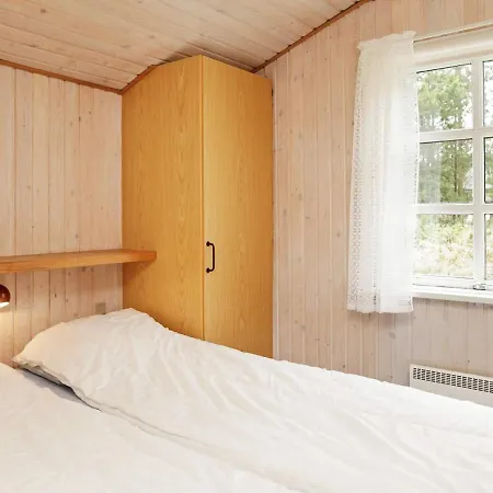Three-bedroom Holiday In 13 *