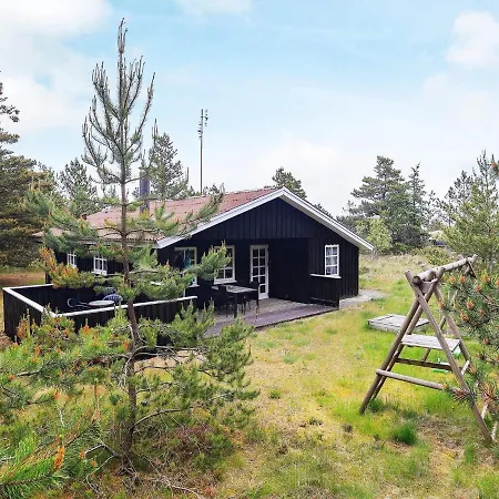 Three-bedroom Holiday In 13
