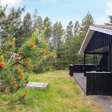 Three-bedroom Holiday In 13 펜션 Jerup