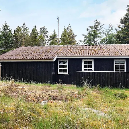 Three-bedroom Holiday In 13