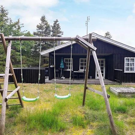 Three-bedroom Holiday In 13 *